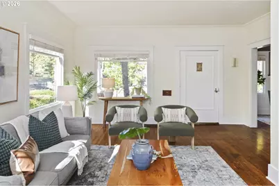 2136 SE Grant St, Portland, OR 97214 - Photo 2