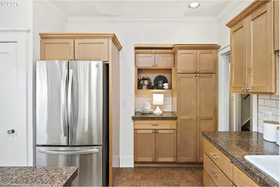 2136 SE Grant St, Portland, OR 97214 - Photo 16