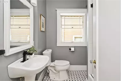 2136 SE Grant St, Portland, OR 97214 - Photo 20