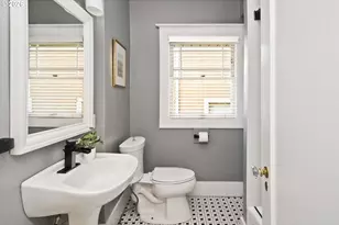 2136 SE Grant St, Portland, OR 97214 - Photo 20