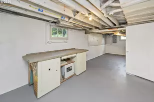 2136 SE Grant St, Portland, OR 97214 - Photo 38