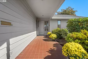 10105 SW Highland Dr, Tigard, OR 97224 - Photo 4
