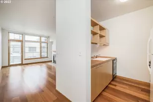 726 NW 11th Ave, Portland, OR 97209 - Photo 2