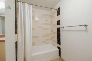 726 NW 11th Ave, Portland, OR 97209 - Photo 14