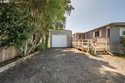 125 N 4th St, Lakeside, OR 97449 - Photo 4