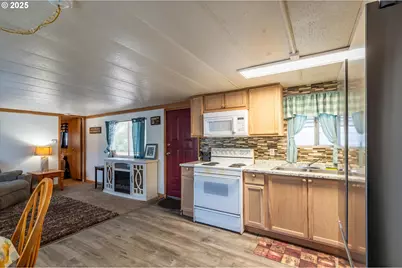 125 N 4th St, Lakeside, OR 97449 - Photo 14