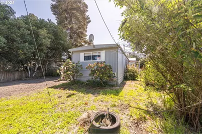 125 N 4th St, Lakeside, OR 97449 - Photo 8