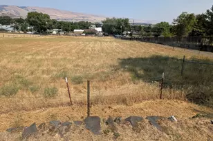 2514 W 10th St, The Dalles, OR 97058 - Photo 2