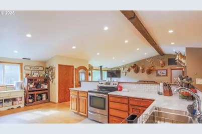 68155 Ridge Rd, North Bend, OR 97459 - Photo 8