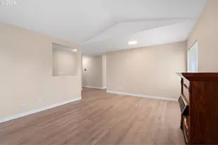 15250 SE View Meadows Ln, Milwaukie, OR 97267 - Photo 8