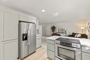 224 SW 4th St, Troutdale, OR 97060 - Photo 16