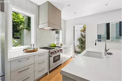 2870 NW Westover Rd, Portland, OR 97210 - Photo 8