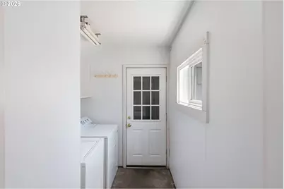 595 S 47th St, Springfield, OR 97478 - Photo 24