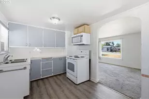595 S 47th St, Springfield, OR 97478 - Photo 16