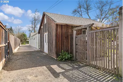 394 Cherry Dr, Eugene, OR 97401 - Photo 44