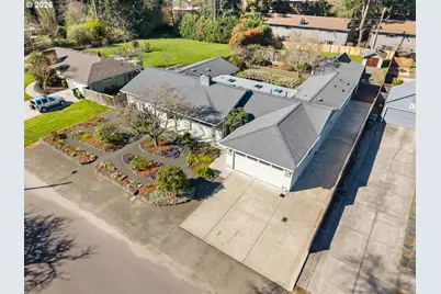 394 Cherry Dr, Eugene, OR 97401 - Photo 2