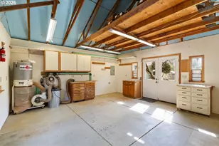 394 Cherry Dr, Eugene, OR 97401 - Photo 36