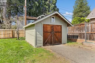 394 Cherry Dr, Eugene, OR 97401 - Photo 42