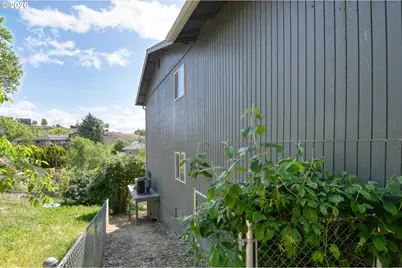 704 NW 4th St, Pendleton, OR 97801 - Photo 16