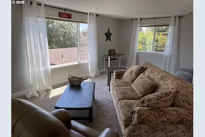 704 NW 4th St, Pendleton, OR 97801 - Photo 2
