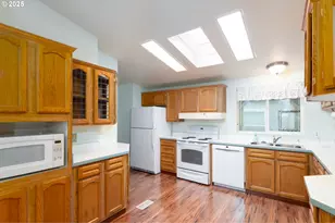 4055 Royal Ave, Eugene, OR 97402 - Photo 12