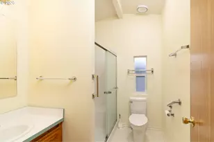 4055 Royal Ave, Eugene, OR 97402 - Photo 16