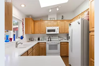 607 Glenbrook Cir, Florence, OR 97439 - Photo 10