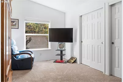 607 Glenbrook Cir, Florence, OR 97439 - Photo 16