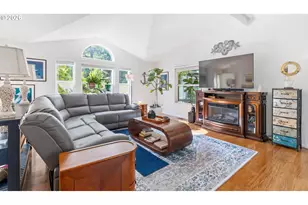 607 Glenbrook Cir, Florence, OR 97439 - Photo 2