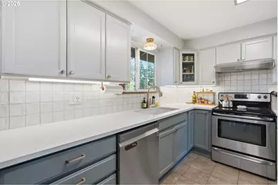 17717 NE Pacific St, Portland, OR 97230 - Photo 10
