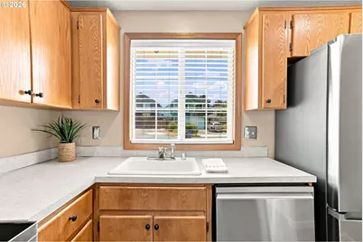 13010 NE 38th St, Vancouver, WA 98682 - Photo 12