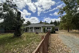 226 South Ave, Sutherlin, OR 97479 - Photo 2