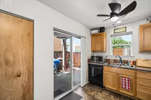 4860 A St, Springfield, OR 97478 - Photo 10