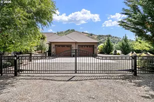 1025 Echo Dr, Roseburg, OR 97470 - Photo 2
