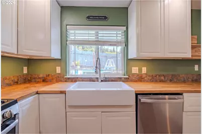 414 N 3rd Pl, Kalama, WA 98625 - Photo 6