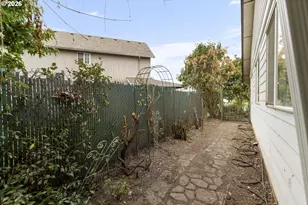 1143 SW James Ct, Dundee, OR 97115 - Photo 32