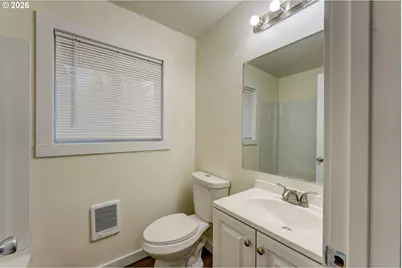 1049 SE Walnut St, Hillsboro, OR 97123 - Photo 10