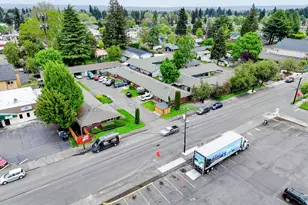 1049 SE Walnut St, Hillsboro, OR 97123 - Photo 2
