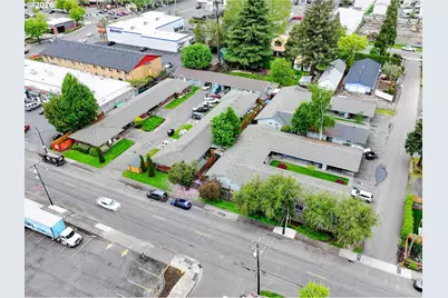 1049 SE Walnut St, Hillsboro, OR 97123 - Photo 1