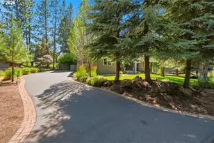 2721 NW Champion Cir, Bend, OR 97703 - Photo 2