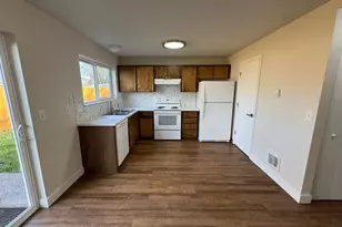 19901 SW Meadowbrook Ct, Beaverton, OR 97078 - Photo 6