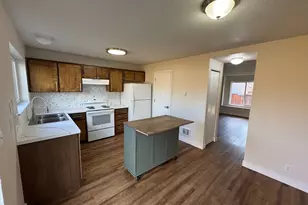 19901 SW Meadowbrook Ct, Beaverton, OR 97078 - Photo 10