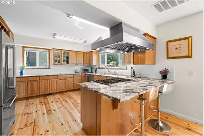 2245 SW Martha St, Portland, OR 97239 - Photo 6