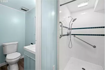 2245 SW Martha St, Portland, OR 97239 - Photo 28