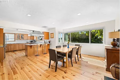 2245 SW Martha St, Portland, OR 97239 - Photo 4