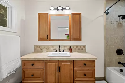 2245 SW Martha St, Portland, OR 97239 - Photo 14