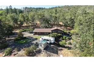 801 Colonial Rd, Roseburg, OR 97471 - Photo 2