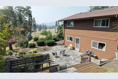 801 Colonial Rd, Roseburg, OR 97471 - Photo 12