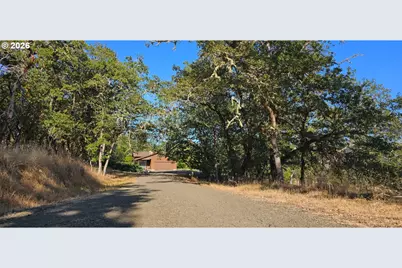 801 Colonial Rd, Roseburg, OR 97471 - Photo 16
