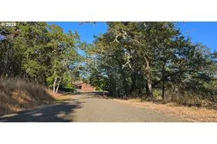 801 Colonial Rd, Roseburg, OR 97471 - Photo 16
